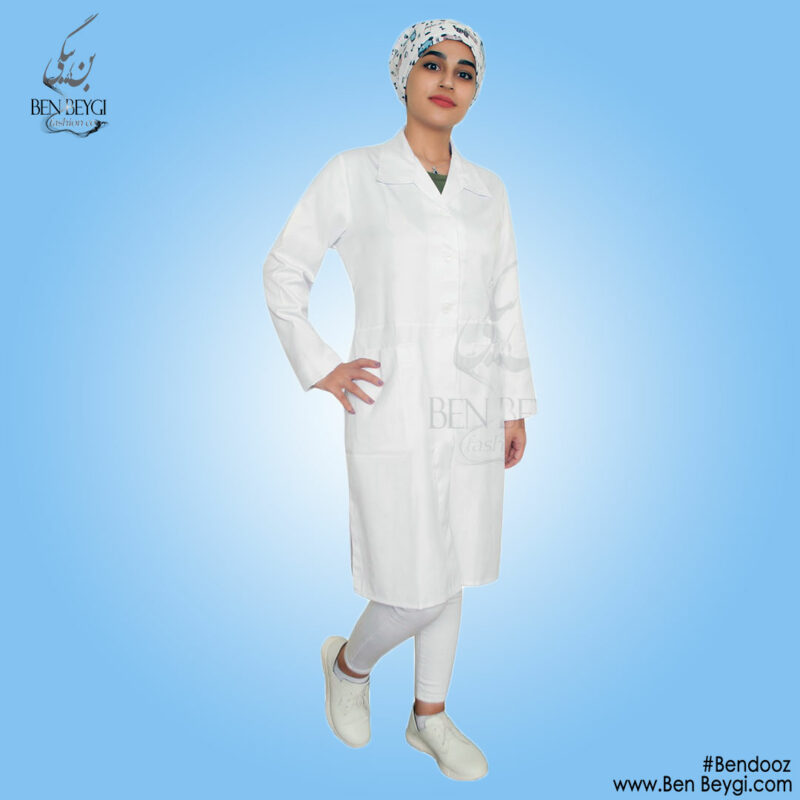 روپوش پزشکی و پرستاری سفید زنانه پارچه کجراه یقه مردانه مدل جلو دکمه دار کد ba-17358