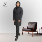 مانتو شلوار اداری سرمهای طرح دیپلمات خط آبی یقه انگلیسی چهار دکمه پارچه گاباردین کد 32514